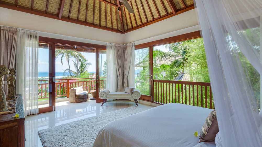 Villa Tirta Nila - Upstairs guest bedroom with fantastic ocean views